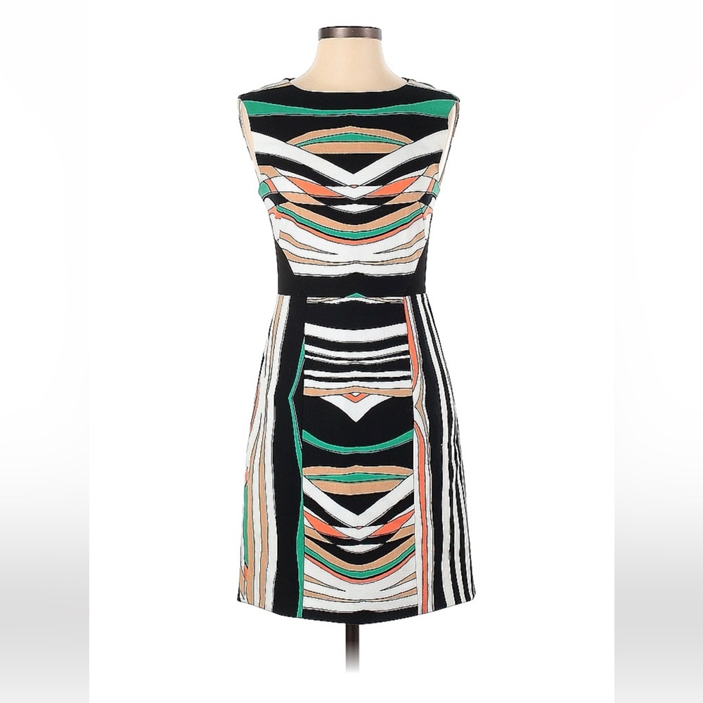 Gorgeous, fully-lined 4C geometric statement dress